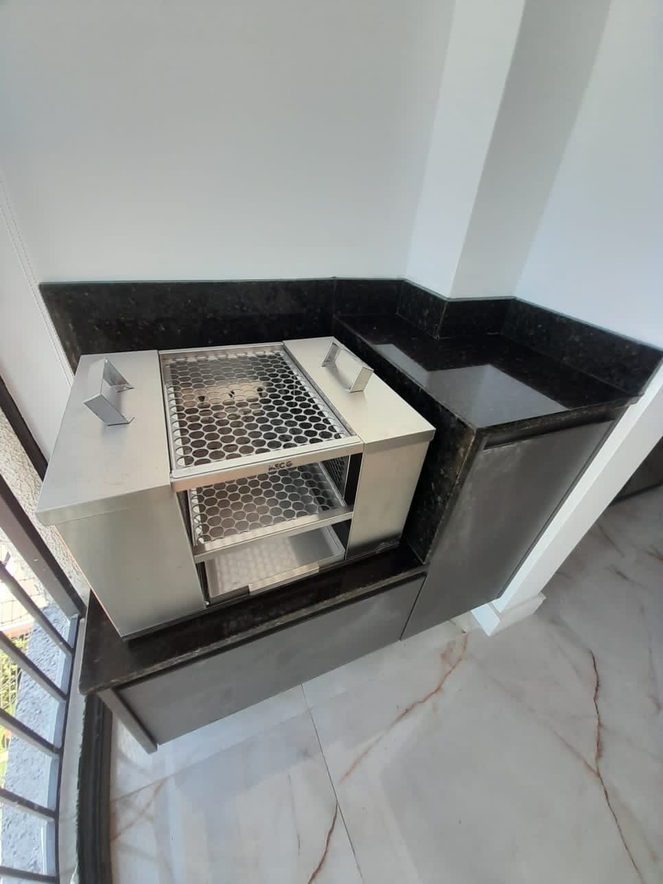 Área gourmet com bancada em granito