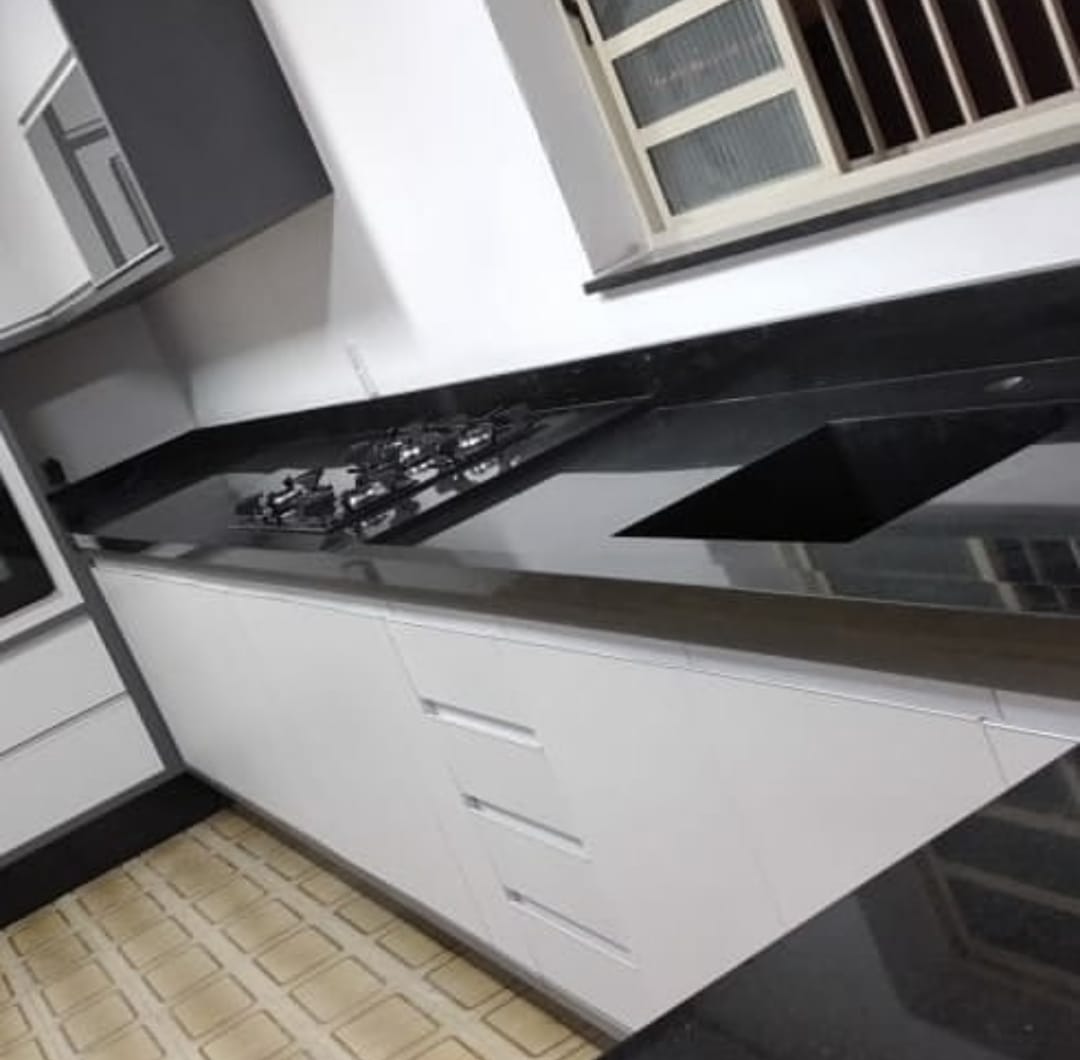 Bancada de cozinha em granito preto