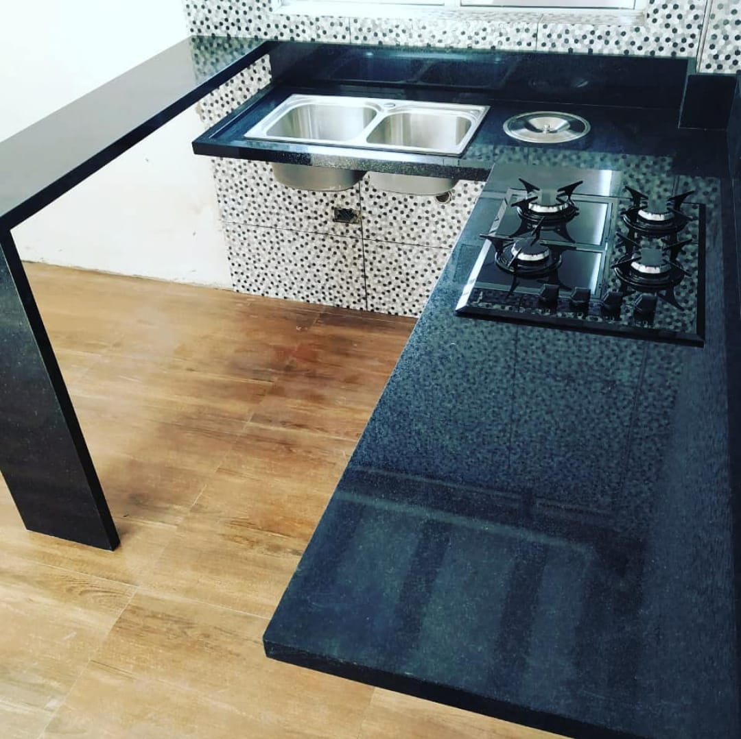 Ilha gourmet em granito preto